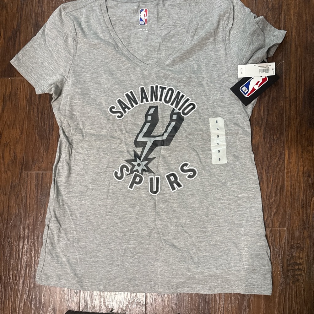 NBA Women's Gray San Antonio Spurs V-Neck Tee